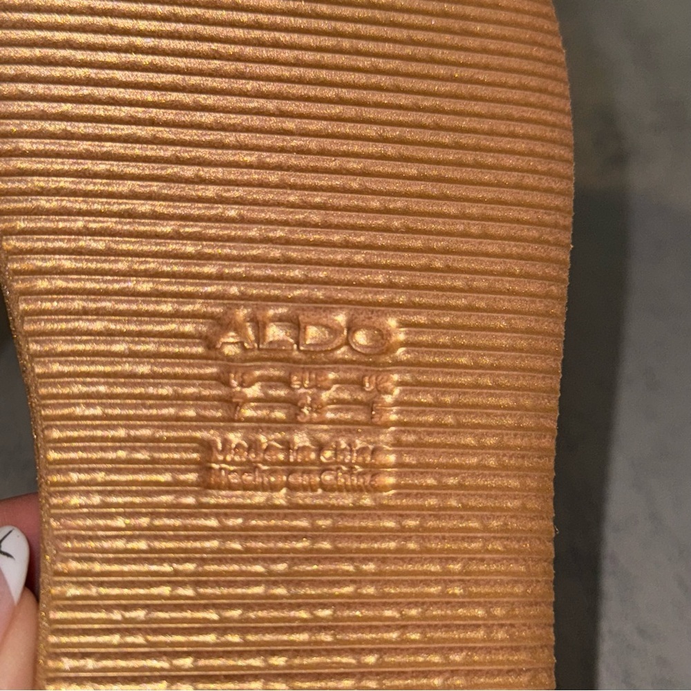 Aldo Sandals Size 7 (Do run a size smaller) - Picture 6 of 6